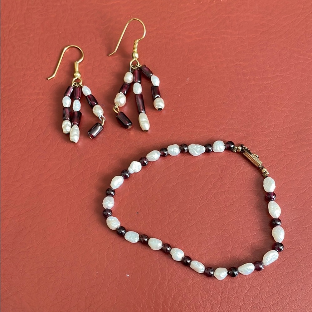 Seed pearl and garnet set